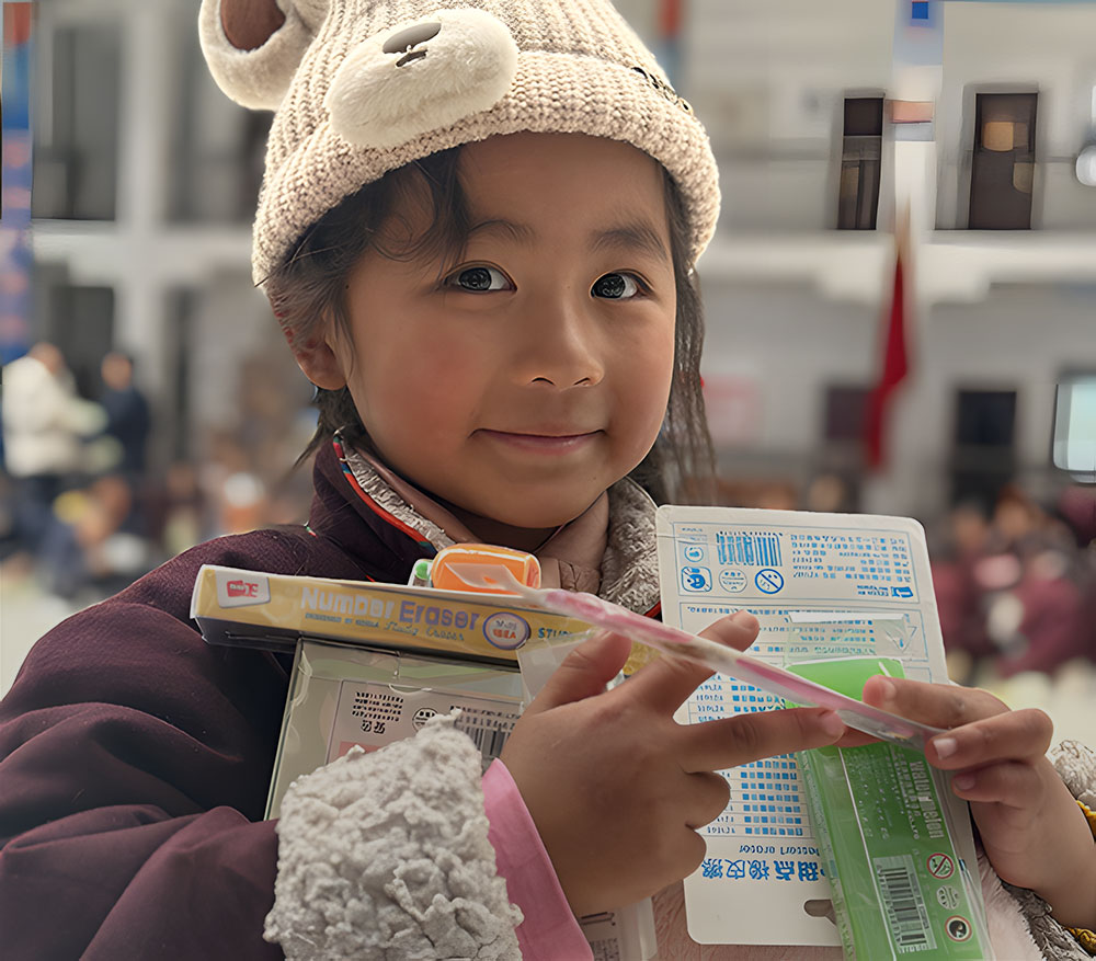 iiGEN Creative spendet Schreibwaren für wohltätige Zwecke an die Xikang Welfare School